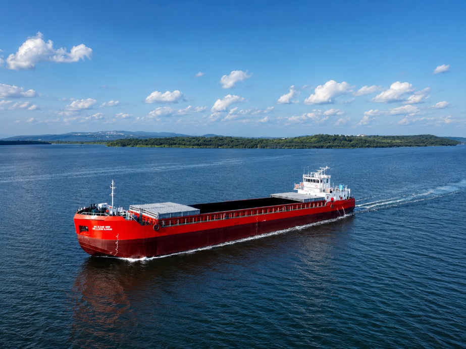 70 m (2450 DWT)