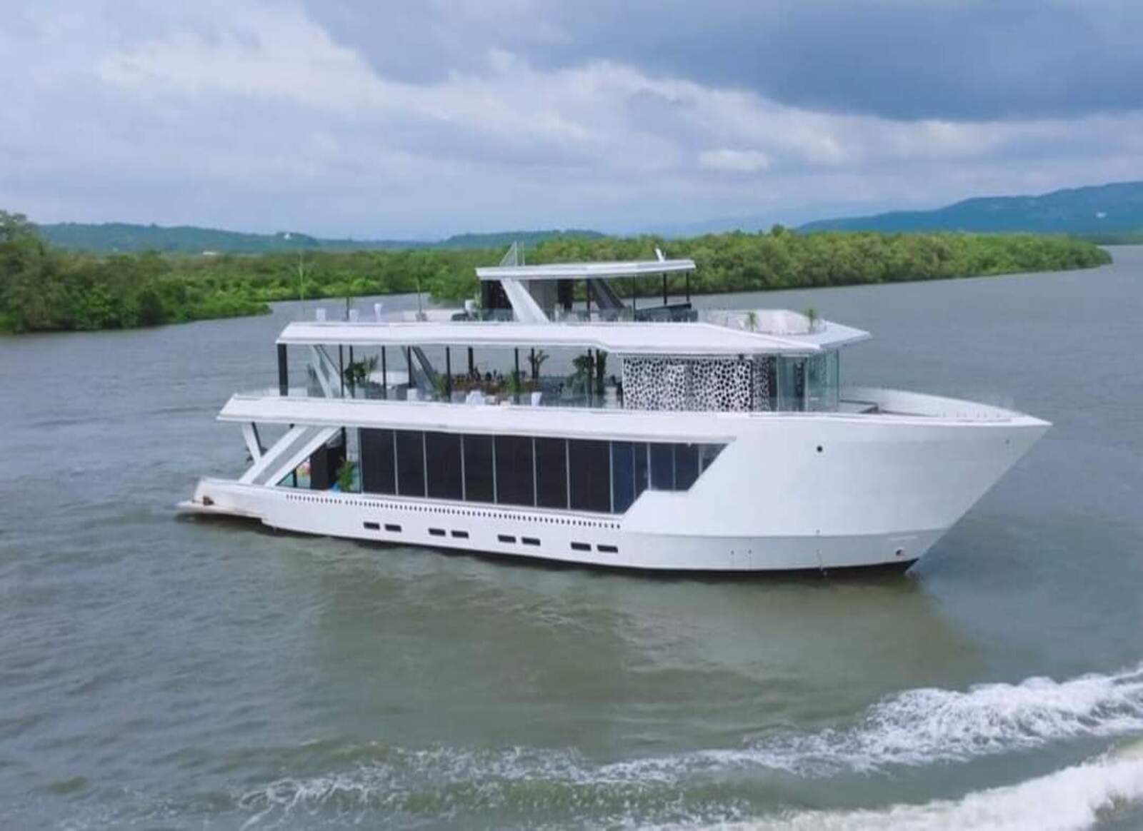 48 m Luxury Cruise Vessel